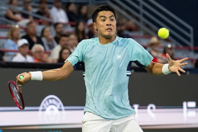 MONTREAL, QC - AUGUST 08: Brandon Nakashima from USA returns the ball against Arthur Rinderknech from France during their singles Round of 16 match on day seven of the ATP, Tennis Herren 1000 National Bank Open presented by Rogers at Stade IGA on August 8, 2026 in Montreal, Quebec, Canada. (Photo by Vincent Ethier Icon Sportswire) TENNIS: AUG 08 National Bank Open EDITORIAL USE ONLY Icon2608081374