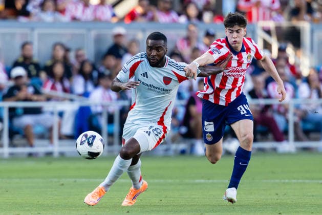 SAN JOSE, CA - AUGUST 08: Shaq Moore 18 of FC Dallas and Armando Gonzalez 34 of Chivas de Guadalajara chase the ball during a Leagues Cup Phase One match on August 8, 2026 at PayPal Park in San Jose, CA. (Photo by Matthew Huang Icon Sportswire) SOCCER: AUG 08 Leagues Cup Chivas de Guadalajara vs Dallas EDITORIAL USE ONLY Icon260808005