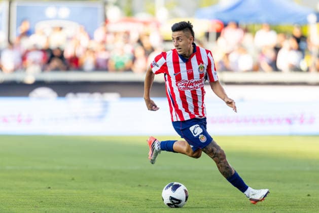 SAN JOSE, CA - AUGUST 08: Roberto Alvarado 25 of Chivas de Guadalajara controls the ball during a Leagues Cup Phase One match against FC Dallas on August 8, 2026 at PayPal Park in San Jose, CA. (Photo by Matthew Huang Icon Sportswire) SOCCER: AUG 08 Leagues Cup Chivas de Guadalajara vs Dallas EDITORIAL USE ONLY Icon260808006