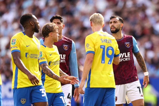 West Ham United v Portsmouth 08 August 2026, London - Carabao Cup - First Round - West Ham United v Portsmouth - Valentin Taty Castellanos of West Ham United argues with Ebou Adams of Portsmouth - Photo: Jacques Feeney Offside. London UK *** West Ham United gegen Portsmouth, 8. August 2026, London, Carabao Cup, 1. Runde: West Ham United gegen Portsmouth. Valentin Taty Castellanos von West Ham United diskutiert mit Ebou Adams von Portsmouth. Foto: Jacques Feeney. Abseits. London, Großbritannien  Copyright: xJacquesxFeeneyx xOffsidexOffside