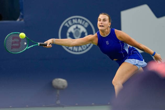 WTA, Tennis Damen Masters 1000 National Bank Open Toronto 2026 - Round of 16 - Day 8 Aryna Sabalenka of Belarus lunges to play a forehand during the Women™s Singles round of 16 match against Yekaterina Aleksandrova of Russia on day 8 of the WTA Masters 1000 National Bank Open at Sobeys Stadium on August 8, 2026, in Toronto, Canada. (Photo by Leonardo Ramirez Eyepix Group) Copyright: xLeonardoxRamirezx xEyepixxGroupx LR_08082026_09401