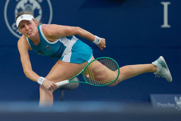 WTA, Tennis Damen Masters 1000 National Bank Open Toronto 2026 - Round of 16 - Day 8 Yekaterina Aleksandrova of Russia lunges to play a forehand during the Women™s Singles round of 16 match against Aryna Sabalenka of Belarus on day 8 of the WTA Masters 1000 National Bank Open at Sobeys Stadium on August 8, 2026, in Toronto, Canada. (Photo by Leonardo Ramirez Eyepix Group) Copyright: xLeonardoxRamirezx xEyepixxGroupx LR_08082026_09410