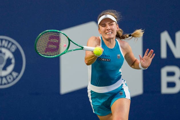 WTA, Tennis Damen Masters 1000 National Bank Open Toronto 2026 - Round of 16 - Day 8 Yekaterina Aleksandrova of Russia plays a forehand during the Women™s Singles round of 16 match against Aryna Sabalenka of Belarus on day 8 of the WTA Masters 1000 National Bank Open at Sobeys Stadium on August 8, 2026, in Toronto, Canada. (Photo by Leonardo Ramirez Eyepix Group) Copyright: xLeonardoxRamirezx xEyepixxGroupx LR_08082026_09426