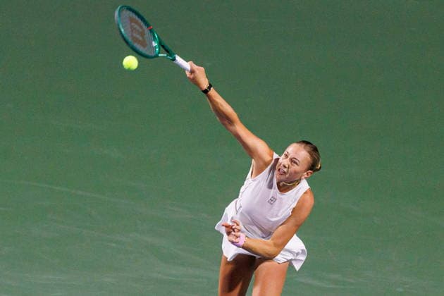 August 8, 2026, Toronto, On, Canada: Amanda Anisimova of the United States serves to Elina Svitolina of Ukraine during round of 16 National Bank Open Tennis action in Toronto, on Saturday, Aug. 8, 2026. Canada News - August 8, 2026  - ZUMAc35_ 20260808_zaf_c35_179 Copyright: xKeitoxNewmanx