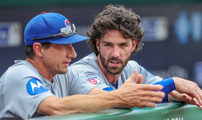 AUG 08, 2026: Chicago Cubs shortstop Dansby Swanson (7) talks to his manager Craig Counsell prior to start of the game against the Kansas City Royals at Kauffman Stadium Kansas City, MO. CSM Kansas City United States - ZUMAc04_ 20260808_zma_c04_339 Copyright: xRomanxPunox