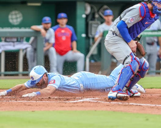 AUG 08, 2026: Kansas City Royals outfielder John Rave (16) dives at home plate and scores in the 2nd inning against the Chicago Cubs at Kauffman Stadium Kansas City, MO. CSM MLB, Baseball Herren, USA 2026: Cubs Vs Royals Aug 8th  - ZUMAc04_ 20260808_zma_c04_380 Copyright: xRomanxPunox