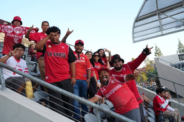 Toluca fans pose before a Leagues Cup match between Toluca and Los Angeles FC at BMO Stadium in Los Angeles, USA, 08 August 2026. Leagues Cup: Toluca vs Los Angeles FC !ACHTUNG: NUR REDAKTIONELLE NUTZUNG!  Copyright: xOmarxAlonsox AME7348 20260809-55021103534_1
