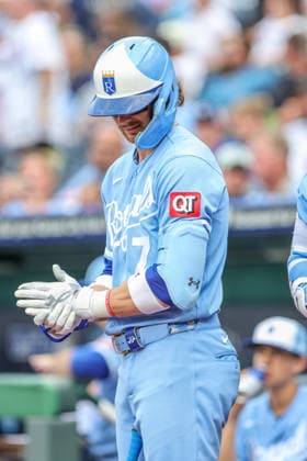 AUG 08, 2026: Kansas City Royals shortstop Bobby Witt Jr. (7) on the on deck circle prior to the start of bottom of the 1st inning against the Chicago Cubs at Kauffman Stadium Kansas City, MO. CSM Kansas City United States - ZUMAc04_ 20260808_zma_c04_381 Copyright: xRomanxPunox