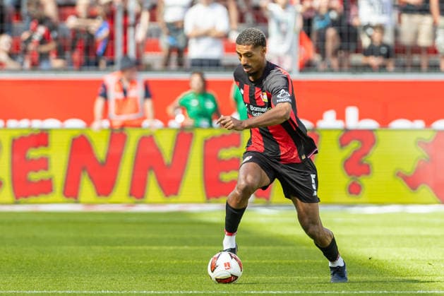 Loic Bade (Bayer 04 Leverkusen) controls the ball during the pre-season friendly match between Bayer 04 Leverkusen and Sevilla FC at BayArena on August 8, 2026 in Leverkusen, Germany. (Photo by Mario Hommes DeFodi Images) - *** Loic Bade of Bayer 04 Leverkusen controls the ball during the preseason friendly match between Bayer 04 Leverkusen and Sevilla FC at BayArena on August 8, 2026, in Leverkusen, Germany. Photo by Mario Hommes, DeFodi Images