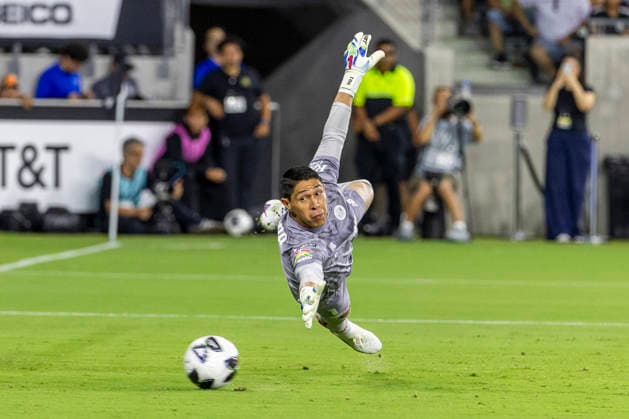 August 8, 2026, Los Angeles, California, USA: Toluca FC goalkeeper Hugo Alfonso GonzoÂ¡lez DuroÂ¡n (1) goes for the ball against the Los Angeles FC during a Leagues Club soccer match on Saturday, Aug. 8, 2026 in Los Angeles. Leagues Club 2026: LAFC Vs Toluca FC  - ZUMAc68_ 20260808_zaf_c68_010 Copyright: xRingoxChiux