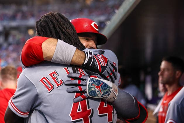 August 8, 2026, Washington D.C, District Of Columbia, United States: Washington, DC; Cincinnati Reds designated hitter Eugenio SuoÂ¡rez (28) embraces Cincinnati Reds shortstop Elly de la Cruz (44) after SuoÂ¡rez hit a home run during the Major League Baseball game between the Washington Nationals and the Cincinnati Reds at Nationals Park on Saturday, August 8, 2026. The Nationals beat the Reds 8-2. Washington D.C United States - ZUMAp258 20260808_znp_p258_046 Copyright: xStevexPrakopex