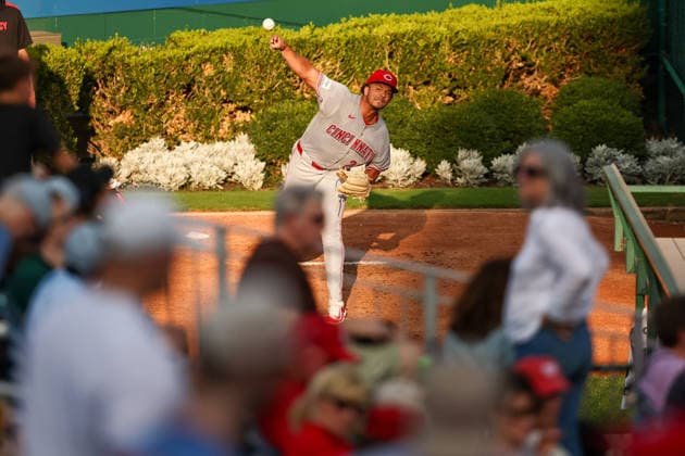 August 8, 2026, Washington D.C, District Of Columbia, United States: Washington, DC; Cincinnati Reds pitcher Chase Burns (26) warms up in the bullpen as fans watch before the start of the Major League Baseball game between the Washington Nationals and the Cincinnati Reds at Nationals Park on Saturday, August 8, 2026. The Nationals beat the Reds 8-2. MLB, Baseball Herren, USA Washington Nationals 8:2 Cincinnati Reds  - ZUMAp258 20260808_znp_p258_052 Copyright: xStevexPrakopex