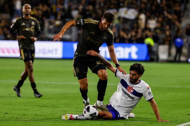 Leagues Cup - LAFC vs Deportivo Toluca Los Angeles FC defender Yevhen Cheberko (L) and Toluca midfielder Santiago Simon battle for possession in the first half during the Leagues Cup Phase One soccer match between Los Angeles FC and Deportivo Toluca at BMO Stadium in Los Angeles, California, USA, 08 August 2026. LOS ANGELES CALIFORNIA United States  Copyright: xCHRISxTORRESx