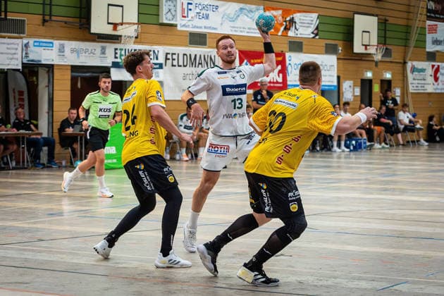 08.08.2026, xovx, Handball Lindencup, HSG Wetzlar - HSC 2000 Coburg v.l. Sven Wesseling (HSC Coburg), Tomas Piroch (HSG Wetzlar), Nils Röller (HSC Coburg) Linden Stadthalle Hessen Deutschland (DE) *** August 8, 2026, xovx, Lindencup Handball Tournament, HSG Wetzlar vs. HSC 2000 Coburg; Sven Wesseling (HSC Coburg), Tomas Piroch (HSG Wetzlar), Nils Röller (HSC Coburg); Linden Stadthalle, Hesse, Germany, DE