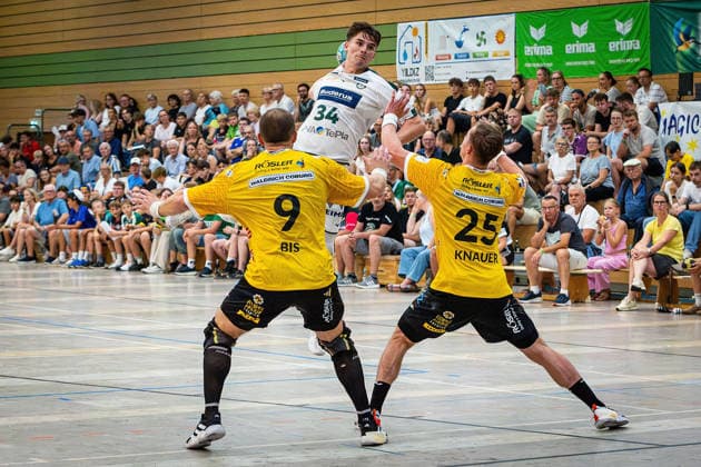 08.08.2026, xovx, Handball Lindencup, HSG Wetzlar - HSC 2000 Coburg v.l. Bartlomiej Bis (HSC Coburg), Paul Kompenhans (HSG Wetzlar), Jakob Knauer (HSC Coburg) Linden Stadthalle Hessen Deutschland (DE) *** August 8, 2026, xovx, Lindencup Handball Tournament, HSG Wetzlar vs. HSC 2000 Coburg; Bartlomiej Bis (HSC Coburg), Paul Kompenhans (HSG Wetzlar), Jakob Knauer (HSC Coburg); Linden Stadthalle, Hesse, Germany, DE