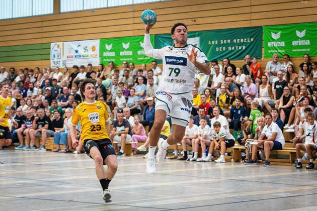 08.08.2026, xovx, Handball Lindencup, HSG Wetzlar - HSC 2000 Coburg v.l. Jannes Krone (HSC Coburg), Ahmed Nafea (HSG Wetzlar) Linden Stadthalle Hessen Deutschland (DE) *** August 8, 2026, xovx, Lindencup Handball Tournament, HSG Wetzlar vs. HSC 2000 Coburg, Jannes Krone (HSC Coburg), Ahmed Nafea (HSG Wetzlar), Linden Stadthalle, Hesse, Germany, DE