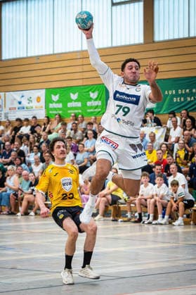08.08.2026, xovx, Handball Lindencup, HSG Wetzlar - HSC 2000 Coburg v.l. Jannes Krone (HSC Coburg), Ahmed Nafea (HSG Wetzlar) Linden Stadthalle Hessen Deutschland (DE) *** August 8, 2026, xovx, Lindencup Handball Tournament, HSG Wetzlar vs. HSC 2000 Coburg, Jannes Krone (HSC Coburg), Ahmed Nafea (HSG Wetzlar), Linden Stadthalle, Hesse, Germany, DE