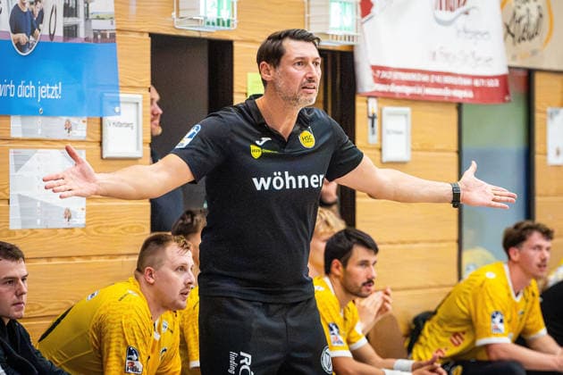 08.08.2026, xovx, Handball Lindencup, HSG Wetzlar - HSC 2000 Coburg Trainer Anel Mahmutefendic(HSC Coburg) Linden Stadthalle Hessen Deutschland (DE) *** August 8, 2026, xovx, Lindencup Handball Tournament, HSG Wetzlar vs. HSC 2000 Coburg, Coach Anel Mahmutefendic, HSC Coburg, Linden City Hall, Hesse, Germany, DE