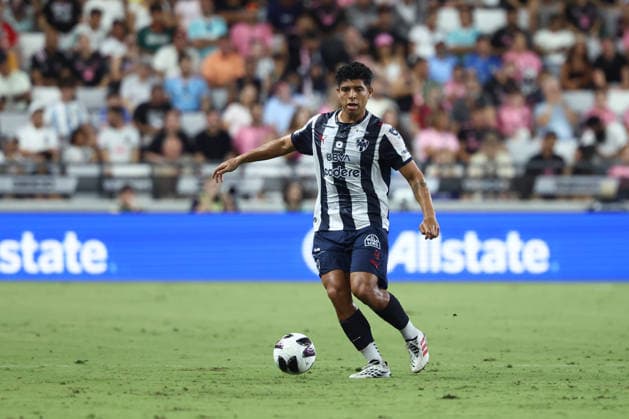 MIAMI, FL - AUGUST 08: Monterrey defender Victor Guzman (4) contols the ball in the first half during the match between CF Monterrey and Inter Miami on Saturday, August 8, 2026 at NU Stadium in Miami, FL (Photo by Peter Joneleit Icon Sportswire) SOCCER: AUG 08 Leagues Cup Miami vs Monterrey EDITORIAL USE ONLY Icon260808059