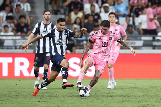 MIAMI, FL - AUGUST 08: Inter Miami CF midfield Rodrigo de Paul (7) tries to keep the ball from a defender in the second half during the match between CF Monterrey and Inter Miami on Saturday, August 8, 2026 at NU Stadium in Miami, FL (Photo by Peter Joneleit Icon Sportswire) SOCCER: AUG 08 Leagues Cup Miami vs Monterrey EDITORIAL USE ONLY Icon260808074
