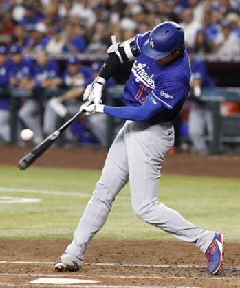 Baseball: Dodgers vs. Diamondbacks Los Angeles Dodgers designated hitter Shohei Ohtani flies out in the fourth inning of a baseball game against the Arizona Diamondbacks at Chase Field in Phoenix, Arizona, on Aug. 8, 2026.  A14AA0005625378P