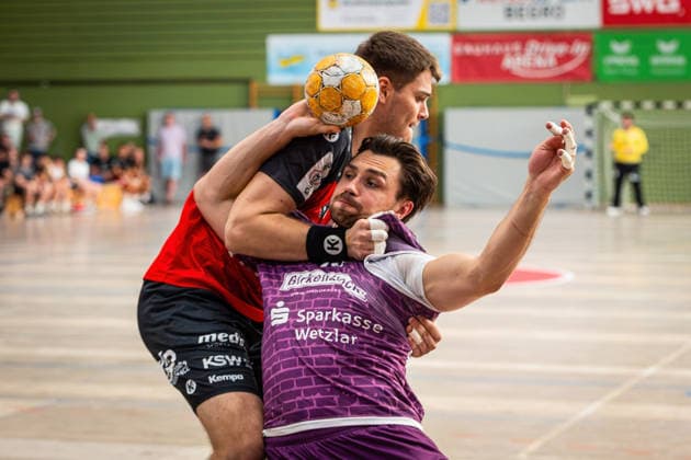 Handball, Lindencup, TV Hüttenberg - Pfadi Winterthur #2 08.08.2026, xovx, Handball Lindencup, TV Hüttenberg - Pfadi Winterthur v.l. Lukas Heer (Pfadi Winterthur), Vit Reichl (TV Hüttenberg) Linden Stadthalle Hessen Deutschland (DE) *** August 8, 2026, xovx, Lindencup Handball Tournament, TV Hüttenberg vs. Pfadi Winterthur; Lukas Heer (Pfadi Winterthur), Vit Reichl (TV Hüttenberg); Linden Stadthalle, Hesse, Germany, DE