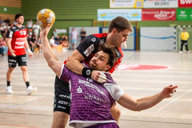 Handball, Lindencup, TV Hüttenberg - Pfadi Winterthur #2 08.08.2026, xovx, Handball Lindencup, TV Hüttenberg - Pfadi Winterthur v.l. Lukas Heer (Pfadi Winterthur), Vit Reichl (TV Hüttenberg) Linden Stadthalle Hessen Deutschland (DE) *** August 8, 2026, xovx, Lindencup Handball Tournament, TV Hüttenberg vs. Pfadi Winterthur; Lukas Heer (Pfadi Winterthur), Vit Reichl (TV Hüttenberg); Linden Stadthalle, Hesse, Germany, DE