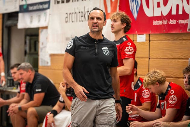Handball, Lindencup, TV Hüttenberg - Pfadi Winterthur #2 08.08.2026, xovx, Handball Lindencup, TV Hüttenberg - Pfadi Winterthur Trainer Goran Cvetkovic (Pfadi Winterthur) Linden Stadthalle Hessen Deutschland (DE) *** August 8, 2026, xovx, Lindencup Handball Tournament, TV Hüttenberg vs. Pfadi Winterthur; Coach Goran Cvetkovic; Pfadi Winterthur; Linden City Hall, Hesse, Germany; DE