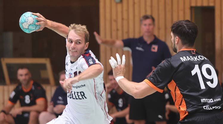 Handball, Testspiel, SG BBM Bietigheim - Kadetten Schaffhausen Bönnigheim , Handball SG BBM Bietigheim vs. Kadetten Schaffhausen , links: Mathias Larson ( BBM ) *** Bönnigheim, Handball: SG BBM Bietigheim vs. Kadetten Schaffhausen; on the left, Mathias Larson (BBM)