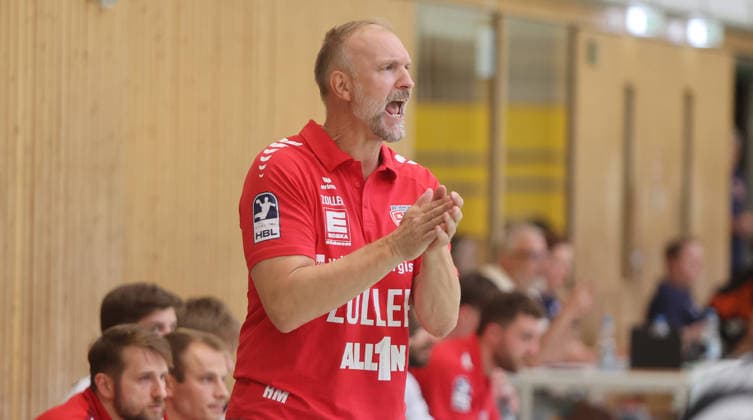 Handball, Testspiel, SG BBM Bietigheim - Kadetten Schaffhausen Bönnigheim , Handball SG BBM Bietigheim vs. Kadetten Schaffhausen , Trainer Hartmut Mayerhoffer ( BBM ) *** Bönnigheim, Handball: SG BBM Bietigheim vs. Kadetten Schaffhausen, Coach Hartmut Mayerhoffer (BBM)