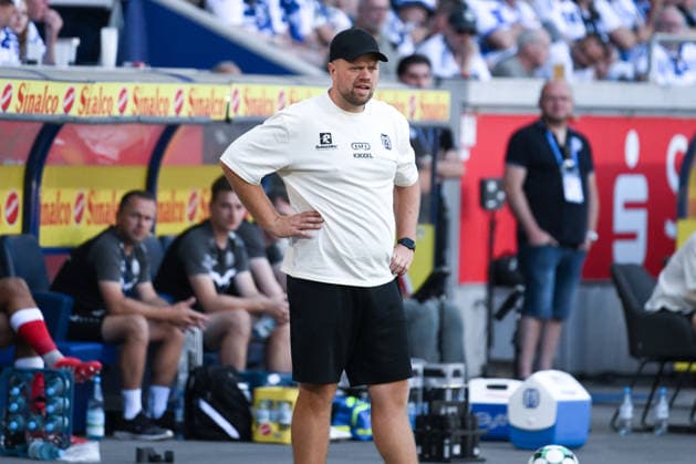 Trainer Lucas Beniermann (SV Meppen) 08.08.2026, Fussball, 3. Liga, Saison 2026 27, 1. Spieltag, MSV Duisburg - SV Meppen 3:0 DFB regulations prohibit any use of photographs as image sequences and or quasi-video Duisburg Schauinsland Reisen Arena Nordrhein Westfalen Deutschland *** Coach Lucas Beniermann, SV Meppen 08, August 8, 2026, Soccer, 3rd Division, 2026–27 Season, Matchday 1, MSV Duisburg vs. SV Meppen 3–0. DFB regulations prohibit any use of photographs as image sequences and or quasi-video. Duisburg, Schauinsland Reisen Arena, North Rhine-Westphalia, Germany Team2