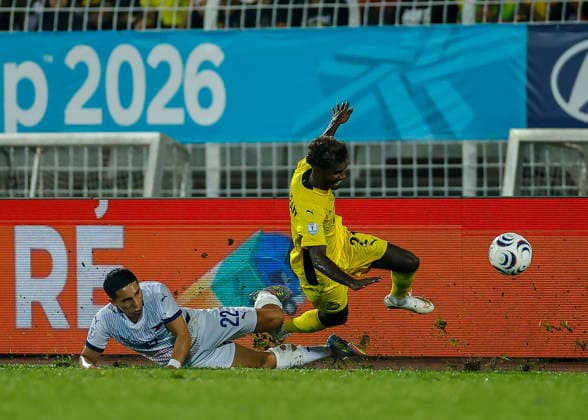 Fußball, ASEAN Hyundai Cup, Malaysia - Philippinen ASEAN Hyundai Cup 2026 Malaysia Vs Philippines in Kuala Lumpur, Malaysia - 8 Aug 2026 Javier Alessandro Mariona known as Javier Mariona of Philippines (L) and Pavithran Gunalan of Malaysia seen in action during the ASEAN Hyundai Cup 2026 match between Malaysia and Philippines at Kuala Lumpur Football Stadium, Cheras. Final score; Malaysia 1:0 Philippines. Kuala Lumpur Malaysia Copyright: xWongxFokxLoyx xSOPAxImagesx 20260808_AFW_1254 copy