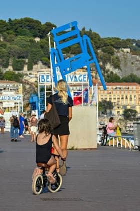 8ème étape du Tour de France Femmes avec Zwift avec l arrivée à Nice, le 8 août 2026. Les coureuses ont parcouru 172 km entre Sisteron et Nice et c est la Néerlandaise, championne d Europe, D.Vollering qui franchit la ligne d’arrivée en premier et reprend le maillot jaune à la Polonaise K.Niewiadoma (Canyon-SRAM), avec huit secondes d’avance. A Nice, sur le podium, elle est suivie par l’Italienne Elisa Longo Borghini et K.Niewiadoma. Bruno Bebert Bestimage Stage 8 of the Tour de France Femmes avec Zwift concluded in Nice on August 8, 2026. The riders covered 172 km between Sisteron and Nice, with Dutch European champion D. Vollering crossing the finish line first; she reclaimed the yellow jersey from Poland’s K. Niewiadoma (Canyon-SRAM), taking an eight-second lead. On the podium in Nice, she was joined by Italy’s Elisa Longo Borghini and K. Niewiadoma Nice France  Copyright: xBrunoxBebertx xBestimagexBrunoxBebertx xBestimagex