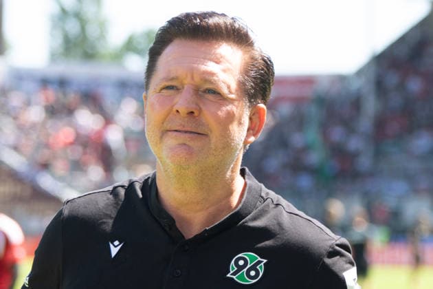Christian Titz (Hannover 96, Trainer) 09.08.2026, Energie Cottbus vs Hannover 96, Fussball, 2. Bundesliga, Energie Stadion, Cottbus DFL regulations prohibit any use of photographs as image sequences and or quasi-video. *** Christian Titz, Hannover 96, Coach, August 9, 2026, Energie Cottbus vs. Hannover 96, Soccer, 2. Bundesliga, Energie Stadium, Cottbus. DFL regulations prohibit any use of photographs as image sequences and or quasi-video. Copyright: HMBxMedia xFinnxWeidmann