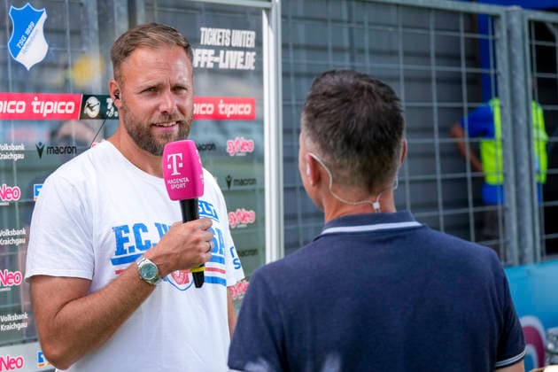 Daniel Brinkmann (Trainer, Cheftrainer, FC Hansa), Einzelbild, Einzelfoto, Aktion, Action, mit Mikrofon beim Interview mit Magenta (magentaSport), TV, Fernsehen, 09.08.2026, Sinsheim (Deutschland), Fussball, 3. Liga, TSG 1899 Hoffenheim II - Hansa Rostock, DFB DFL REGULATIONS PROHIBIT ANY USE OF PHOTOGRAPHS AS IMAGE SEQUENCES AND OR QUASI-VIDEO. *** Daniel Brinkmann, Coach, Head Coach, FC Hansa, single image, single photo, action shot, holding a microphone during an interview with Magenta Sport (magentaSport), TV, television, August 9, 2026, Sinsheim, Germany, soccer, 3rd Division, TSG 1899 Hoffenheim II vs. Hansa Rostock, DFB and DFL regulations prohibit any use of photographs as image sequences and or quasi-video xozx