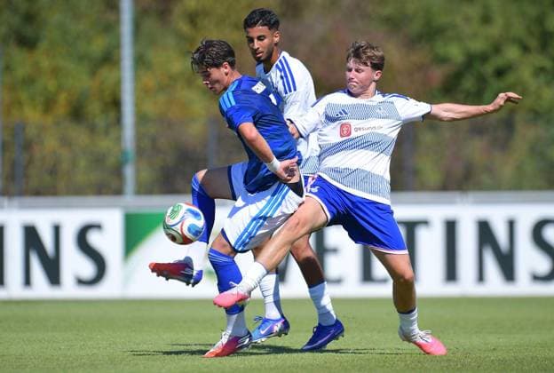 Schalke 04 U19 - MSV Duisburg U19 ** NUR FÜR REDAKTIONELLE ZWECKE ** EDITORIAL USE ONLY **<p>Fußball U19 DFB-Nachwuchsliga - Vorrunde Gruppe H 1.SPIELTAG: Schalke 04 U19 - MSV Duisburg U19 am 09.08.2026 im Parkstadion in Gelsenkirchen Timo Wiesner ( Schalke 04 U19 ), links - Adrian Gorczycki ( MSV Duisburg U19 ), rechts Deutschland Nordrhein-Westfalen Gelsenkirchen Copyright: ThorstenxTillmann *** Schalke 04 U19 vs. MSV Duisburg U19 ** FOR EDITORIAL PURPOSES ONLY ** EDITORIAL USE ONLY ** p Soccer U19 DFB Youth League Preliminary Round Group H Matchday 1 Schalke 04 U19 vs. MSV Duisburg U19 on August 9, 2026, at the Parkstadion in Gelsenkirchen Timo Wiesner, Schalke 04 U19, on the left: Adrian Gorczycki, MSV Duisburg U19; on the right: Gelsenkirchen, North Rhine-Westphalia, Germany. Copyright ThorstenxTillmann Copyright: ThorstenxTillmann doc872zvcul1342cpi8rli ,EDITORIAL USE ONLY