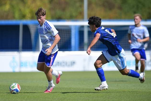 Schalke 04 U19 - MSV Duisburg U19 ** NUR FÜR REDAKTIONELLE ZWECKE ** EDITORIAL USE ONLY **<p>Fußball U19 DFB-Nachwuchsliga - Vorrunde Gruppe H 1.SPIELTAG: Schalke 04 U19 - MSV Duisburg U19 am 09.08.2026 im Parkstadion in Gelsenkirchen Adrian Gorczycki ( MSV Duisburg U19 ), links - Arian Güzel ( Schalke 04 U19 ), rechts Deutschland Nordrhein-Westfalen Gelsenkirchen Copyright: ThorstenxTillmann *** Schalke 04 U19 vs. MSV Duisburg U19 ** FOR EDITORIAL PURPOSES ONLY ** EDITORIAL USE ONLY ** p Soccer U19 DFB Youth League Preliminary Round Group H Matchday 1 Schalke 04 U19 vs. MSV Duisburg U19 on August 9, 2026, at the Parkstadion in Gelsenkirchen Adrian Gorczycki, MSV Duisburg U19, on the left: Arian Güzel, Schalke 04 U19; on the right: Germany, North Rhine-Westphalia, Gelsenkirchen. Copyright ThorstenxTillmann Copyright: ThorstenxTillmann doc872zvdp7e9itiy2s1e8e ,EDITORIAL USE ONLY