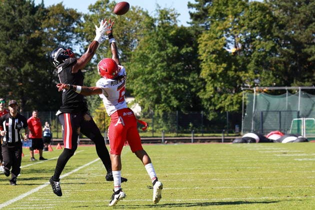 James Okike (Düsseldorf Panther, 1) tries to catch the ball, Düsseldorf Panther vs Potsdam Royals, American Football, GFL, German Football League, Season 2026, Week 14, 08.08.2026, Photo: PFA Klaus Sack Düsseldorf Stadion VfL Benrath NRW Deutschland Copyright: xFootxBowl KlausxSackx