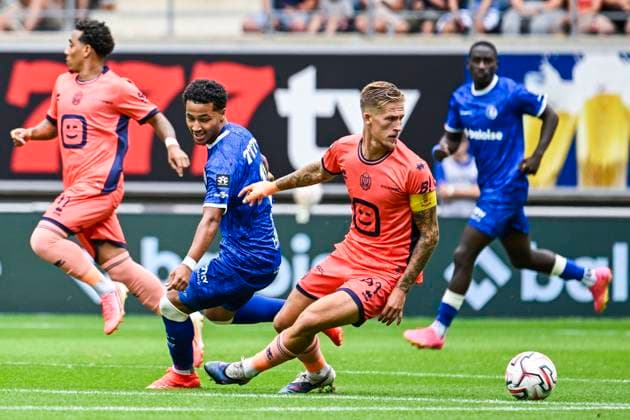 KAA Gent v KV Mechelen - Jupiler Pro League GENT, BELGIUM - AUGUST 09 : Sonko Momodou forward of KAA Gent and Hammar Fredrik midfielder of KV Mechelen pictured in action during the Jupiler Pro League match between KAA Gent and KV Mechelen on August 9, 2026 in Gent, Belgium, 09 08 2026 Gent Belgium  Copyright: xTgox
