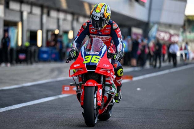 RECORD DATE NOT STATED 9th August 2026; Silverstone Circuit, Northamptonshire, England; 2026 MotoGP Grand Prix of Great Britain, Race Day; Joan Mir of Honda HRC Castrol enters the pit lane after warmup SimonxWest