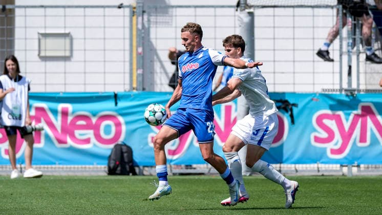 v.li.: Alex Honajzer (TSG II, 23), Florian Bohnert (Rostock, 3), Zweikampf, Spielszene, Duell, duel, tackle, tackling, Dynamik, Action, Aktion, 09.08.2026, Sinsheim (Deutschland), Fussball, 3. Liga, TSG 1899 Hoffenheim II - Hansa Rostock, DFB DFL REGULATIONS PROHIBIT ANY USE OF PHOTOGRAPHS AS IMAGE SEQUENCES AND OR QUASI-VIDEO. *** From left: Alex Honajzer (TSG II), 23, Florian Bohnert (Rostock), 3, tackle, game scene, duel, tackle, tackling, dynamism, action, 09 08 2026, Sinsheim, Germany, soccer, 3rd Division, TSG 1899 Hoffenheim II vs. Hansa Rostock, DFB and DFL regulations prohibit any use of photographs as image sequences and or quasi-video xozx