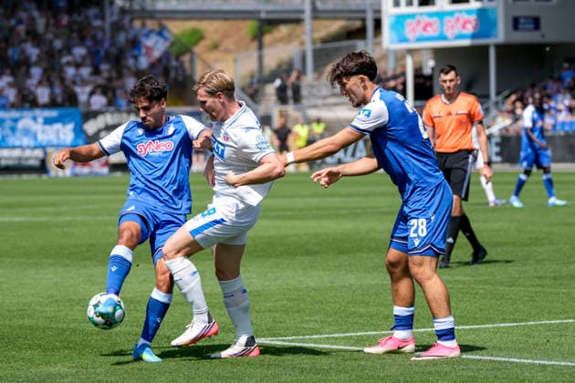 v.li.: Diren Dagdeviren (TSG II, 8), Andreas Voglsammer (Rostock, 9), Florian Micheler (TSG II, 28), Zweikampf, Spielszene, Duell, duel, tackle, tackling, Dynamik, Action, Aktion, 09.08.2026, Sinsheim (Deutschland), Fussball, 3. Liga, TSG 1899 Hoffenheim II - Hansa Rostock, DFB DFL REGULATIONS PROHIBIT ANY USE OF PHOTOGRAPHS AS IMAGE SEQUENCES AND OR QUASI-VIDEO. *** v li Diren Dagdeviren TSG II, 8, Andreas Voglsammer Rostock, 9, Florian Micheler TSG II, 28, tackle, game scene, duel, tackle, tackling, dynamism, action, 09 08 2026, Sinsheim, Germany, soccer, 3. Liga, TSG 1899 Hoffenheim II vs. Hansa Rostock, DFB and DFL regulations prohibit any use of photographs as image sequences and or quasi-video xozx