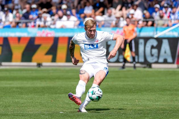Torschütze Andreas Voglsammer (Rostock, 9) erzielt per Freistoß das Tor zum 0:1, Treffer, Torerfolg, Highlight, Action, Aktion, Spielszene, 09.08.2026, Sinsheim (Deutschland), Fussball, 3. Liga, TSG 1899 Hoffenheim II - Hansa Rostock, DFB DFL REGULATIONS PROHIBIT ANY USE OF PHOTOGRAPHS AS IMAGE SEQUENCES AND OR QUASI-VIDEO. *** Goal scorer Andreas Voglsammer of Rostock, 9, scores the 0-1 goal on a free kick; goal, scoring, highlight, action, play, game scene, August 9, 2026, Sinsheim, Germany, soccer, 3. Liga, TSG 1899 Hoffenheim II vs. Hansa Rostock, DFB and DFL regulations prohibit any use of photographs as image sequences and or quasi-video xozx