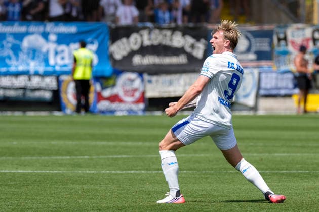 Torschütze Andreas Voglsammer (Rostock, 9), Spieler vom F.C. Hansa Rostock, jubelt über das Tor zum 0:1, Jubel, jubeln, Torjubel, Torerfolg, celebrate the goal, goal, celebration, jubelt ueber das Tor, Freuen, Freude, freut sich, optimistisch, positiv, Spielszene, Highlight, Freisteller, Ganzkörper, Einzelbild, Einzelfoto, Aktion, Action, 09.08.2026, Sinsheim (Deutschland), Fussball, 3. Liga, TSG 1899 Hoffenheim II - Hansa Rostock, DFB DFL REGULATIONS PROHIBIT ANY USE OF PHOTOGRAPHS AS IMAGE SEQUENCES AND OR QUASI-VIDEO. *** Goal scorer Andreas Voglsammer (Rostock, 9), a player for FC Hansa Rostock, celebrates the 0-1 goal; celebration, celebrating, goal celebration, goal scored, celebrate the goal, goal, celebration, celebrating the goal, joy, happiness, happy, optimistic, positive, game scene, highlight, cropped image, full-body shot, single frame, single photo, action, 09 08 2026, Sinsheim, Germany, soccer, 3rd Division, TSG 1899 Hoffenheim II vs. Hansa Rostock, DFB and DFL regulations prohibit any use of photographs as image sequences and or quasi-video xozx