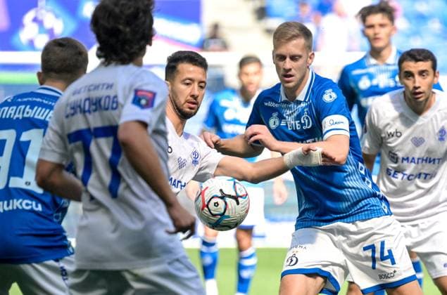 Russia Soccer Premier-League Dynamo - Dynamo Mkh 9219355 09.08.2026 Dynamo Mkh s Houssem Mrezigue and Dynamo s Daniil Fomin struggle for the ball during the Russian Premier-League soccer match between Dynamo Moscow and Dynamo Makhachkala, in Moscow, Russia. Vladimir Fedorenko Sputnik Moscow Russia  Copyright: xVladimirxFedorenkox