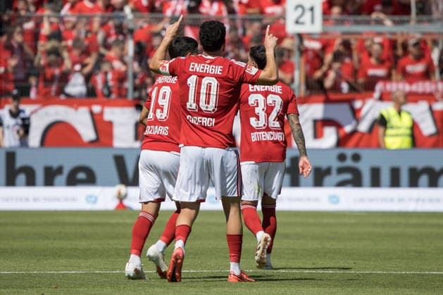 Cottbus, Deutschland 09. August 2026: 2. BL - 2026 2027 - Sp. 1 - FC Energie Cottbus gegen Hannover 96 Im Bild: Mitte Tolcay Cigerci (Energie Cottbus) jubelt über sein Tor zum 1:0 DFL DFB regulations prohibit any use of photographs as image sequences and or quasi-video. LEAG Energie Stadion Brandenburg *** Cottbus, Germany, August 9, 2026, 2. Bundesliga 2026–2027, Matchday 1: FC Energie Cottbus vs. Hannover 96. Pictured in the center: Tolcay Cigerci of Energie Cottbus celebrates his goal to make it 1–0. DFL and DFB regulations prohibit any use of photographs as image sequences and or quasi-video. LEAG Energie Stadium Brandenburg Copyright: xFotostandx xWeilandx