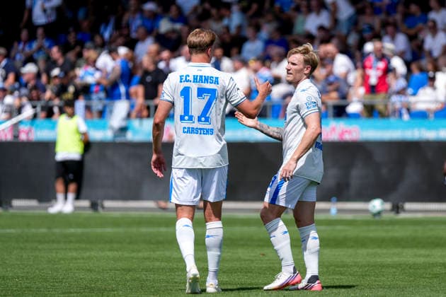 v.li.: Florian Carstens (Rostock, 17), Torschütze Andreas Voglsammer (Rostock, 9), Spieler vom F.C. Hansa Rostock, jubeln über das Tor zum 1:2, Jubel, Torjubel, Torerfolg, celebrate the goal, goal, celebration, jubelt ueber das Tor, Freuen, Freude, freut sich, optimistisch, positiv, Spielszene, Highlight, Action, Aktion, 09.08.2026, Sinsheim (Deutschland), Fussball, 3. Liga, TSG 1899 Hoffenheim II - Hansa Rostock, DFB DFL REGULATIONS PROHIBIT ANY USE OF PHOTOGRAPHS AS IMAGE SEQUENCES AND OR QUASI-VIDEO. *** From left: Florian Carstens (Rostock, 17), goal scorer Andreas Voglsammer (Rostock, 9), players from FC Hansa Rostock, celebrating the goal that made the score 1–2, Celebration, goal celebration, scoring a goal, celebrate the goal, goal, celebration, celebrating the goal, joy, happiness, happy, optimistic, positive, game scene, highlight, action, 09 08 2026, Sinsheim, Germany, soccer, 3rd Division, TSG 1899 Hoffenheim II vs. Hansa Rostock, DFB and DFL regulations prohibit any use of photographs as image sequences and or quasi-video xozx