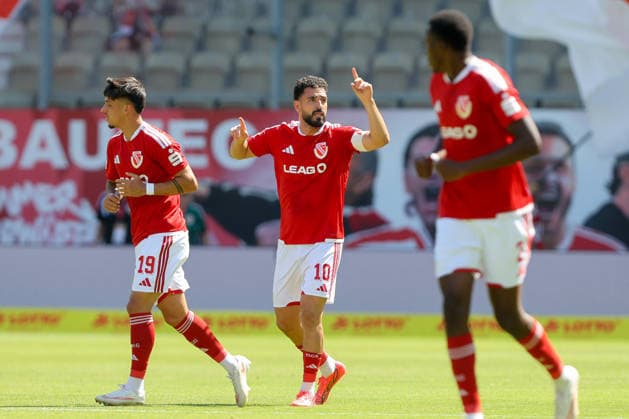 09.08.2026, xtgx, Fussball - 2.Bundesliga Energie Cottbus - Hannover 96 emspor, v.l. Jubel nach dem 1:0 durch Tolcay Cigerci (Cottbus, 10) (DFL DFB REGULATIONS PROHIBIT ANY USE OF PHOTOGRAPHS as IMAGE SEQUENCES and or QUASI-VIDEO) Cottbus *** August 9, 2026, xtgx, Soccer, 2. Bundesliga: Energie Cottbus vs. Hannover 96, emspor, from left: Celebrations after Tolcay Cigerci’s 1-0 goal for Cottbus, 10 DFL and DFB regulations prohibit any use of photographs as image sequences and or quasi-video, Cottbus