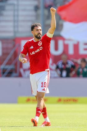 09.08.2026, xtgx, Fussball - 2.Bundesliga Energie Cottbus - Hannover 96 emspor, v.l. Jubel nach dem 1:0 durch Tolcay Cigerci (Cottbus, 10) (DFL DFB REGULATIONS PROHIBIT ANY USE OF PHOTOGRAPHS as IMAGE SEQUENCES and or QUASI-VIDEO) Cottbus *** August 9, 2026, xtgx, Soccer, 2. Bundesliga: Energie Cottbus vs. Hannover 96, emspor, from left: Celebrations after Tolcay Cigerci’s 1-0 goal for Cottbus, 10 DFL and DFB regulations prohibit any use of photographs as image sequences and or quasi-video, Cottbus