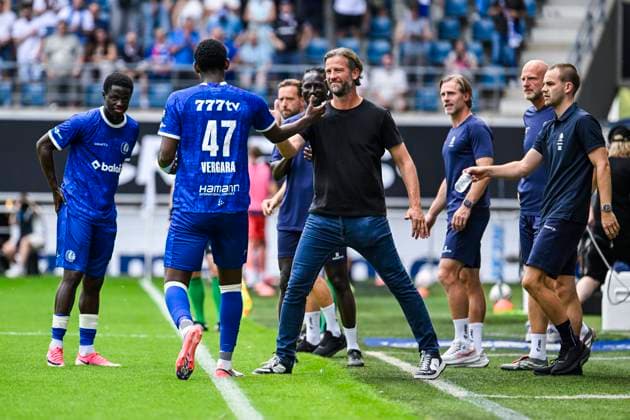 KAA Gent v KV Mechelen - Jupiler Pro League GENT, BELGIUM - AUGUST 09 : Vergara Josue forward of KAA Gent and De Mil Rik head coach of KAA Gent celebrate after scoring during the Jupiler Pro League match between KAA Gent and KV Mechelen on August 9, 2026 in Gent, Belgium, 09 08 2026 Gent Belgium  Copyright: xTgox